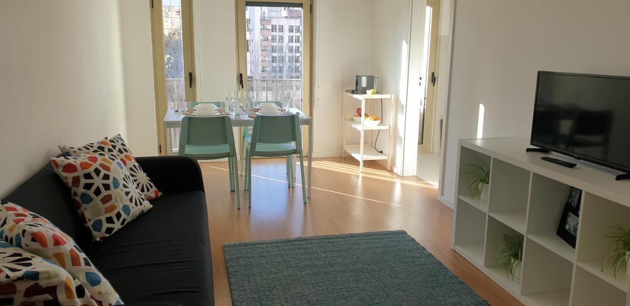 Appartamento 5Min Walk From Subway Station & Free Parking Lisbona Esterno foto