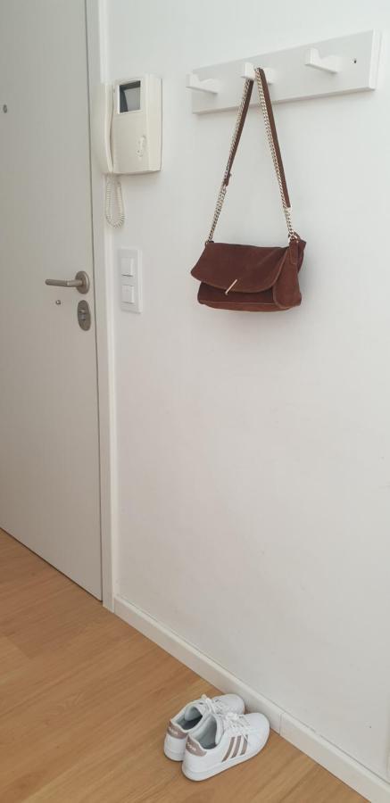 Appartamento 5Min Walk From Subway Station & Free Parking Lisbona Esterno foto